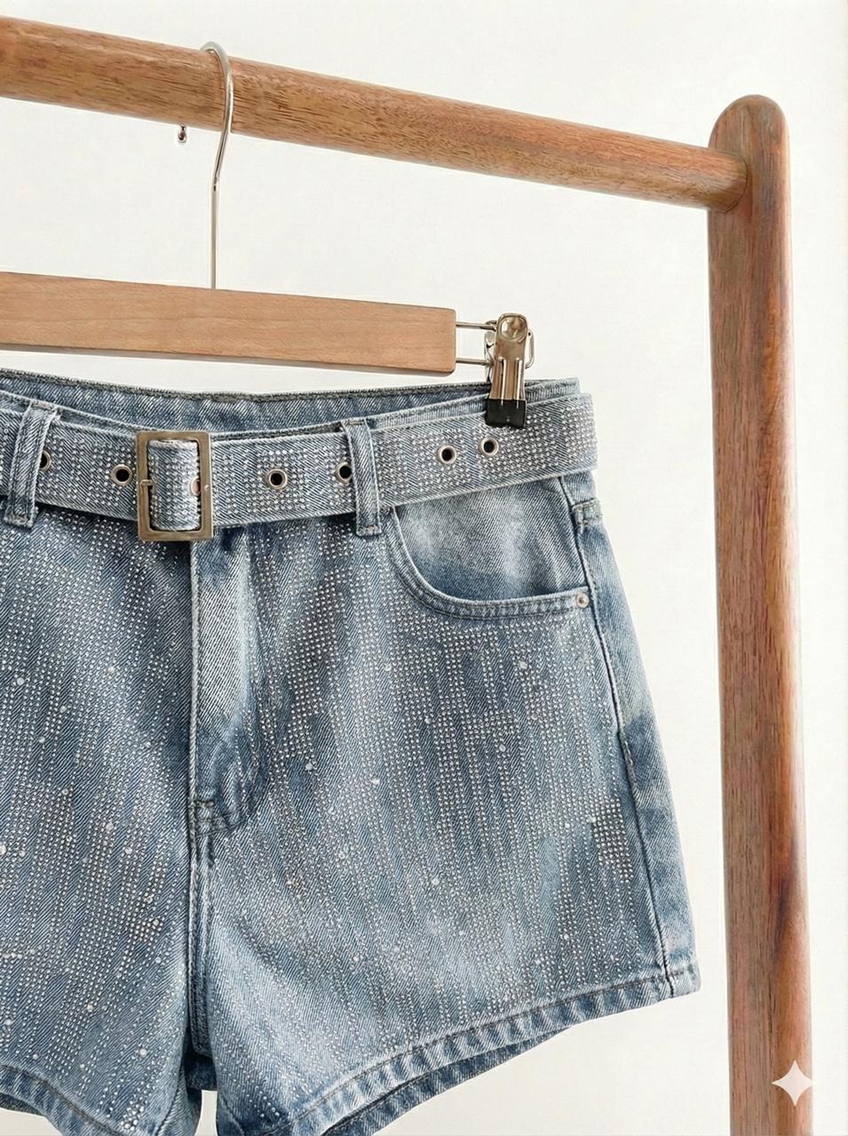 Short brillo con cinturón